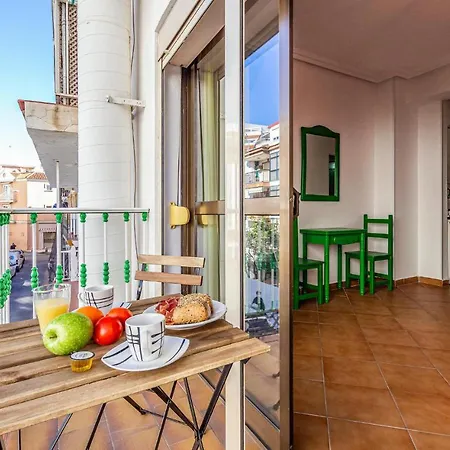 度假居 Beautiful Apartment In Torremolinos With Wifi 托雷莫利诺斯